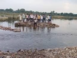 Car in the river : गूगल मैप फिर बना काल दिखाया वो रास्ता जो महीनों से बंद था, नदी में कार गिरने से 3 की मौत ?