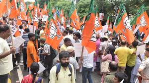 Fierce fighting : पीएम मोदी को गाली पटना में सड़क पर भिड़ गए BJP के विधायक-मंत्री और कांग्रेसी, जमकर मारपीट ?