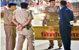 Police force present : इंदौर में पटाखा फोड़ने को लेकर दो पक्षों में विवाद, जमकर पथराव के बाद तोड़ी गाड़ियां, पुलिस बल मौजूद  ?