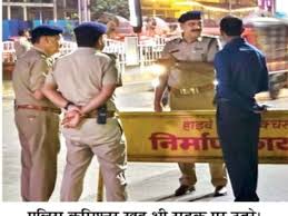 Police force present : इंदौर में पटाखा फोड़ने को लेकर दो पक्षों में विवाद, जमकर पथराव के बाद तोड़ी गाड़ियां, पुलिस बल मौजूद ?