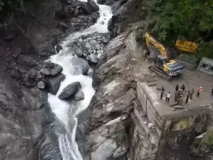 Experts in tragedy : धराली त्रासदी में एक्सपर्ट्स ने कहा- देवदार के पेड़ होते तो आपदा रुक सकती थी ?