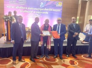 Respected : डॉ. आदित्य राठी को वाराणसी में LIC के प्रबंध निदेशक द्वारा 29 साल सेवा पर सम्मानित किया गया ?