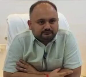 Abhishek Pandey : हापुड़ जिला अधिकारी अभिषेक पांडे जी के सख्त निर्देश हैं कोई भी विभाग में लापरवाही नहीं की जाएंगी ?