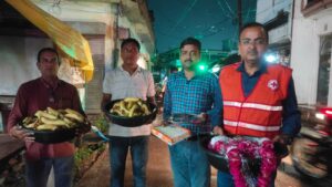 Flower shower : वामन द्वादशी पर बांके बिहारी मंदिर से निकली पालकी, रेडक्रॉस ने की पुष्पवर्षा ?