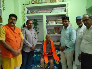 World Hindu Federation : शिक्षक दिवस पर बुंदेलखंडी कवि कमल किशोर खरे को विश्व हिंदू महासंघ ने बांदा में सम्मानित किया ?
