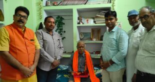 World Hindu Federation : शिक्षक दिवस पर बुंदेलखंडी कवि कमल किशोर खरे को विश्व हिंदू महासंघ ने बांदा में सम्मानित किया ?