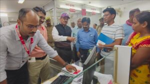 Bank : जिलाधिकारी डॉ0 दिनेश चंद्र द्वारा यूनियन बैंक ऑफ इंडिया की सिविल लाइंस शाखा का औचक निरीक्षण किया गया ?