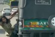 Woman in auto : दिनदहाड़े ऑटो में महिला से लूट की कोशिश, चलती ऑटो से बाहर लटकी ?Woman in auto : दिनदहाड़े ऑटो में महिला से लूट की कोशिश, चलती ऑटो से बाहर लटकी ?