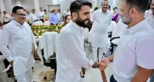 What is seen in this : यह राजनीति है साहब, इसमें जो दिखता है, वास्तव में वह होता नहीं है  ?