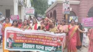 Usha jaiswal : मछलीशहर पड़ाव हादसा को लेकर सड़क पर उतरीं सपा नेत्री उषा जायसवाल ?