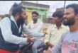 Hit on the road : शिक्षक ने छात्र को सड़क पर लगाई मार ?