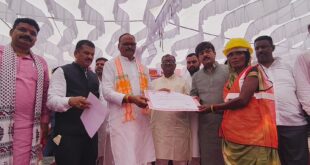 Grand welcome : उप मुख्यमंत्री ब्रजेश पाठक का पुलिस लाइन हेलीपैड पर जनप्रतिनिधियों द्वारा भव्य स्वागत किया गया ?