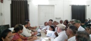 Demanded justice : हापुड़ मरीज की मौत पर बवाल, परिजन ने डीएम से मिलकर न्याय की मांग की ?