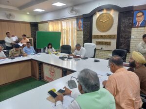 Industrial problems : हापुड़ में व्यापार बंधु एवं जिला उद्योग बंधु की मासिक बैठक सम्पन्न औद्योगिक समस्याओं के समाधान हेतु दिए गए निर्देश ?