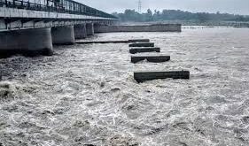 Trust in help : बढ़ते यमुना जलस्तर पर विधायक नाहिद हसन का दौरा, ग्रामीणों को दिलाया हर संभव मदद का भरोसा ?