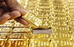 Gold Price Today: 2500 रुपये सस्ता हुआ सोना, क्या यह गोल्ड खरीदने का सही समय है 
