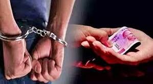 Commotion : महोबा जिला आबकारी अधिकारी का रिश्वत लेते वीडियो वायरल, विभाग में हड़कंप ?