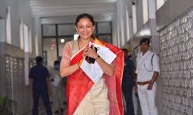 Raja Bhaiya : यूपी विधानसभा में कांग्रेस ने कर दी ऐसी मांग, BJP विधायकों ने भी थपथपाई मेज, फिर राजा भैया ?