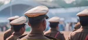 UP Police Transfer: एक्शन में आए IPS विनोद कुमार, थानेदार समेत 14 पुलिसकर्मियों के तबादले ?
