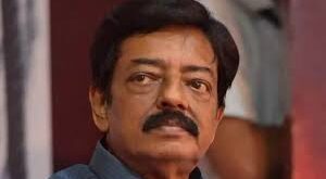 Injury marks : 31 साल की हसीना ने चलती ट्रेन से लगाई छलांग, हालत काफी गंभीर, अस्पताल में भर्ती, शरीर पर कई चोट के निशान ?