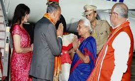 Remembrance : काशी में गंगा आरती में शामिल हुए मॉरीशस के प्रधानमंत्री, हाथ जोड़ प्रभु का क‍िया स्मरण ?