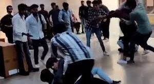 SSPS : नोएडा स्कूल के छात्रों के दो गुटों में मारपीट, वीडियो सोशल मीडिया पर हुआ वायरल