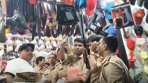 Weapons confiscated : पंचायत चुनावों के लिए आए अवैध हथियार मुजफ्फरनगर पुलिस ने चेकिंग के दौरान पकड़े 4 शस्त्र विक्रेता, 12 असलहे जब्त ?