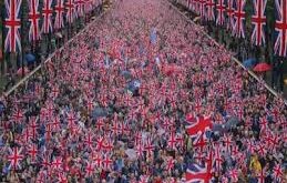 Clash : नेपाल और फ्रांस के बाद अब इंग्लैंड में बवाल, लंदन में सड़कों पर उतरों लाखों लोग पुलिस के साथ हुई झड़प ?