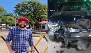Wife is serious : दिल्ली BMW चला रही महिला ने वित्त मंत्रालय के डिप्टी सेक्रेटरी को मारी टक्कर, मौत, पत्नी गंभीर  ?