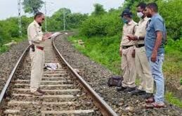 Road Accident: बालू से लदे ट्रक ने बाइक सवार को कुचला, ड्राइवर और खलासी तो नहीं मिले लेकिन ?