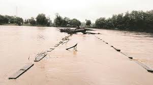 Entered the villages : घाड की बरसाती नदियों में आई बाढ़–दर्जनों गांवों का मुख्य मार्ग से कटा संपर्क–स्पोर्ट्स कॉलेज रपटे से पानी गांवों में घुसा ?
