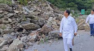 MP Baluni : बद्रीनाथ हाइवे पर अचानक आ गया पूरा पहाड़, बाल-बाल बचे BJP सांसद बलूनी ?