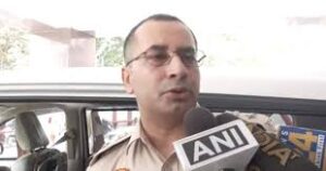 Delhi : दिल्ली किन्नर के घर से भारी कैश, सोने-चांदी के गहने, बर्तन बरामद; लोग बोले इतना तो कोई कमा भी नहीं सकता ?