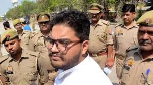 Bail : मुख्तार के छोटे बेटे उमर अंसारी की बढ़ी मुश्किलें, पुलिस ने खोली हिस्ट्रीशीट दो दिन पहले ही मिली थी जमानत ?