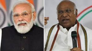 Wearing a saree : कांग्रेस के 72 साल के नेता को BJP कार्यकर्ताओं ने पहनाई साड़ी ?