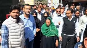 Fine : आजम खान रिहा समर्थकों के काफिले ने उड़ाए ट्रैफिक नियम, 73 गाड़ियों का चालान, 149000 रुपये जुर्माना ?