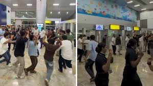 VIDEO: सूरत जाने वाली फ्लाइट हुई लेट, तो यात्री एयर होस्टेस संग गोवा एयरपोर्ट पर ही करने लगे गरबा ?