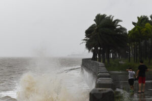 Hurricane Melissa's wrath : जमैका में कैटेगरी 5 के तूफान मेलिसा का कहर, 300 किमी प्रति घंटे की रफ्तार ने ली 7 की जान ?