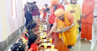 Swaroopa girls : शारदीय नवरात्रि की महानवमी तिथि के पुनीत अवसर पर आज श्री गोरखनाथ मंदिर में शक्ति स्वरूपा कन्याओं का पूजन किया