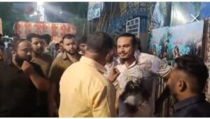 Insolence : हापुड़ में रामलीला कवरेज के दौरान पत्रकार के साथ दबंगों ने की बद्तमीजी,का वीडियो वायरल हुआ ?