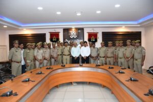 Honored : 1 लाख के इनामी मेहताब को ढेर कर पुलिस टीम को एडीजी भानु भास्कर ने सम्मानित किया ?