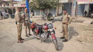 Campaign against : हापुड़ ट्रैफिक पुलिस ने चलाया पटाखा छोड़ने वाली बुलेट मोटरसाइकिल के खिलाफ अभियान ?