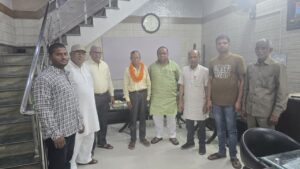 Dr Padam Singh :डॉक्टर पदम सिंह चिकित्सा प्रकोष्ठ कांग्रेस के जिलाध्यक्ष नियुक्त, कांग्रेस जिलाध्यक्ष राकेश त्यागी ने किया फूल माला पहनाकर स्वागत. ?