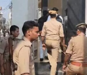 Income Tax : उत्तर प्रदेश में मीट कारोबारियों पर इनकम टैक्स विभाग की छापेमारी ने हड़कंप मचा दिया है ?