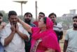 President Hemlata Patel :  फतेहपुर  पटाखा मार्केट में भीषण आग लगने से सब कुछ हुआ खाक ,गुलाबी गैंग लोकतांत्रिक अध्यक्ष हेमलता पटेल मौके पर पहुंचीं ?