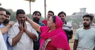 President Hemlata Patel :  फतेहपुर  पटाखा मार्केट में भीषण आग लगने से सब कुछ हुआ खाक ,गुलाबी गैंग लोकतांत्रिक अध्यक्ष हेमलता पटेल मौके पर पहुंचीं ?