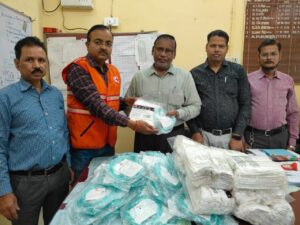 Dr. Anurag : इंडियन रेडक्रॉस सोसाइटी फतेहपुर द्वारा मरीजों के हित में आवश्यक सामग्री का वितरण, डॉ. अनुराग के सेवाकार्यों की सराहना ?