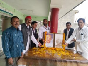 Paying tribute by laying wreaths : सपा प्रदेश सचिव इसरार चौधरी ने सहारनपुर में सरदार पटेल जयंती पर माल्यार्पण कर श्रद्धांजलि दी ?