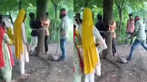 Beating the tax : प्रेमिका से मिलने गए पति को मिली तालिबानी सजा, पत्नी ने ही खंभे से बांध कर की पिटाई ?