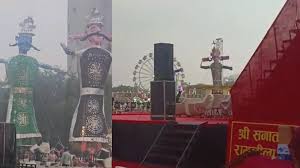 Burnt effigy : बारिश के बीच उत्सव के साथ मनाई गई विजयदशमी, एक्टर रामचरण और BJP नेता वीरेंद्र सचदेना ने जलाया पुतला ?